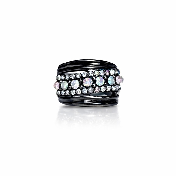 Jewelry - ⚜️ Elegant Black and Silver Crystal Ring